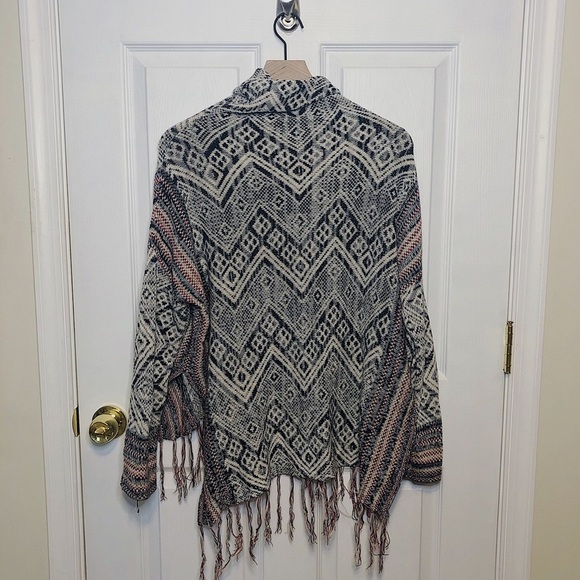 ✧･ﾟaztec patterned poncho - Picture 4 of 5